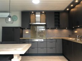 Zwart houtlook keukenwrap