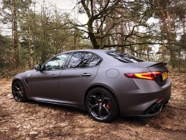 Alfa-Romeo Giulia wrap